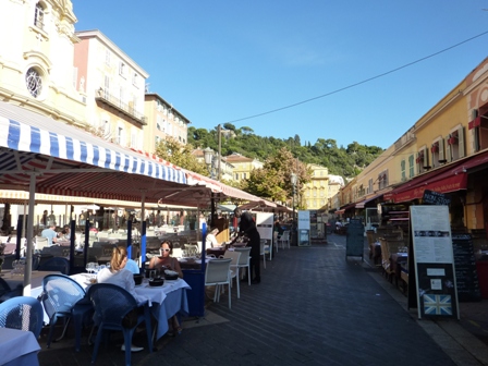 Cours Salaya at lunchtime